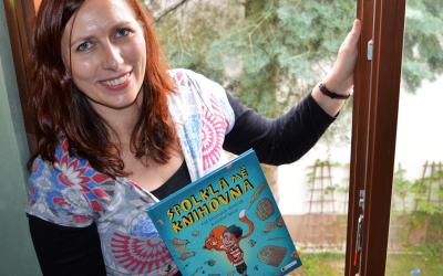 Spisovatelka Klára Smolíková a kniha Spolkla mě knihovna