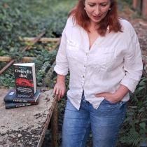 Klára Smolíková přispěla do antologie Osiřelo dítě povídkou Karmen.