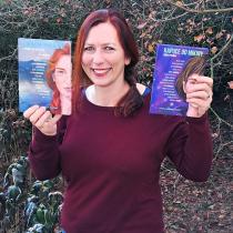 Klára Smolíková přispěla do antologie Rosa na pavučině i Kapuce od mikiny.