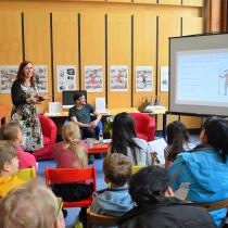 Křest knihy Spolkla mě knihovna. Napsala Klára Smolíková, ilustroval Vojtěch Šeda.