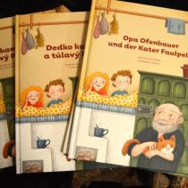 Děda kamnář a toulavý Pecivál, Dedko kachliar a túlavý Pecivál a Opa Ofenbauer und der Kater Faulpelz.