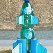 Hračky a masky z papíru - raketa