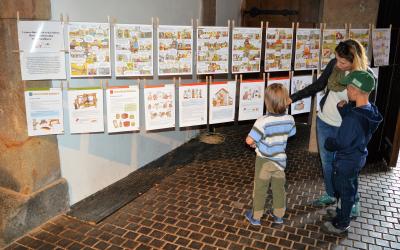 Výstava komiksů a ilustrací Honzy Smolíka z knih Husité, Řemesla, Jak se staví město a Husův dům na Písecké bráně